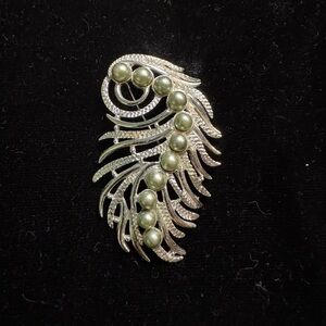 VTG Sarah Coventry Feather Brooch